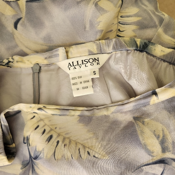 Vintage 100% Silk Skirt - Picture 3 of 5